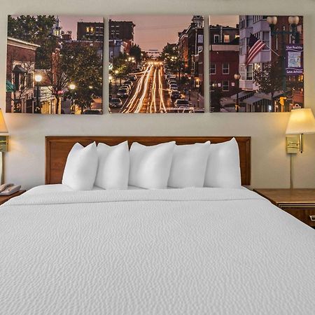 Days Inn By Wyndham Dubuque Esterno foto