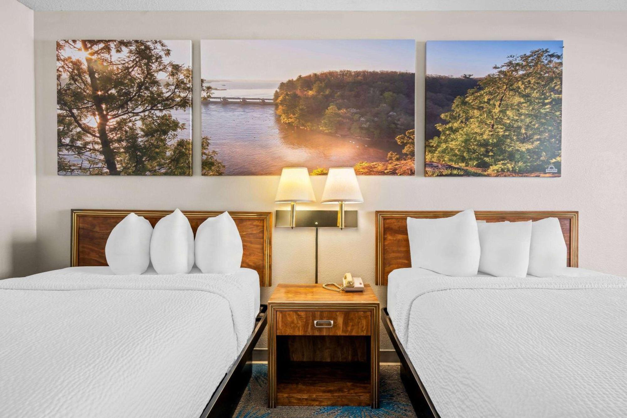 Days Inn By Wyndham Dubuque Esterno foto
