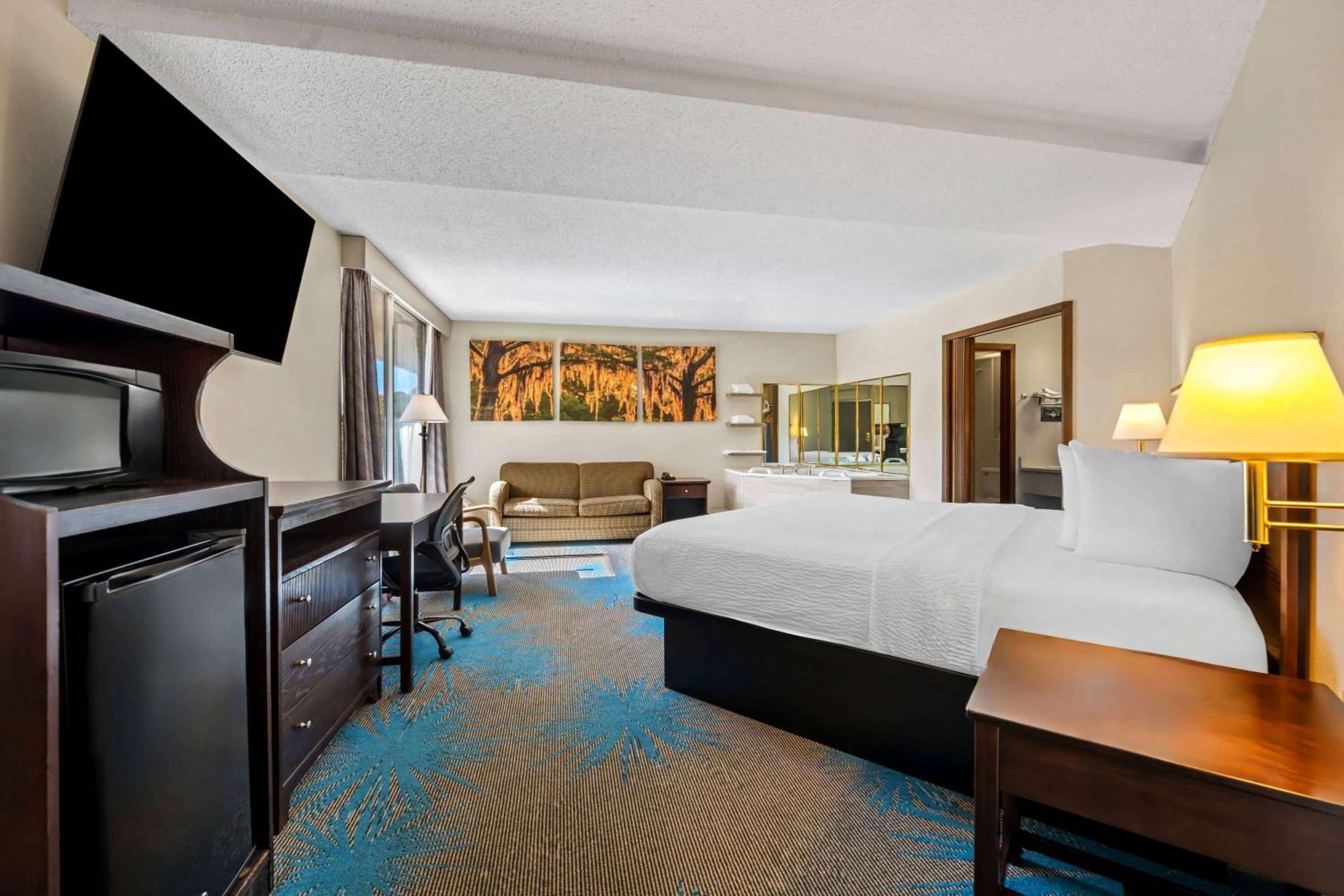 Days Inn By Wyndham Dubuque Esterno foto
