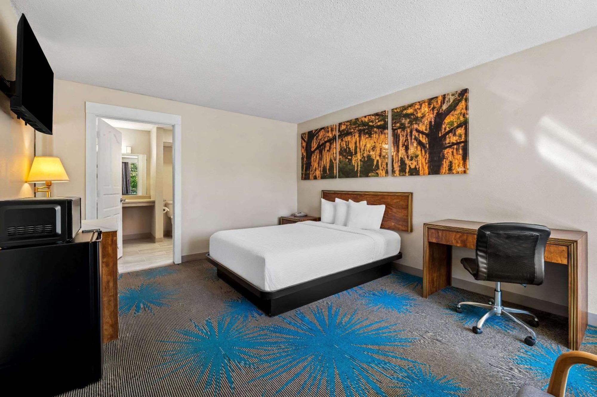 Days Inn By Wyndham Dubuque Esterno foto